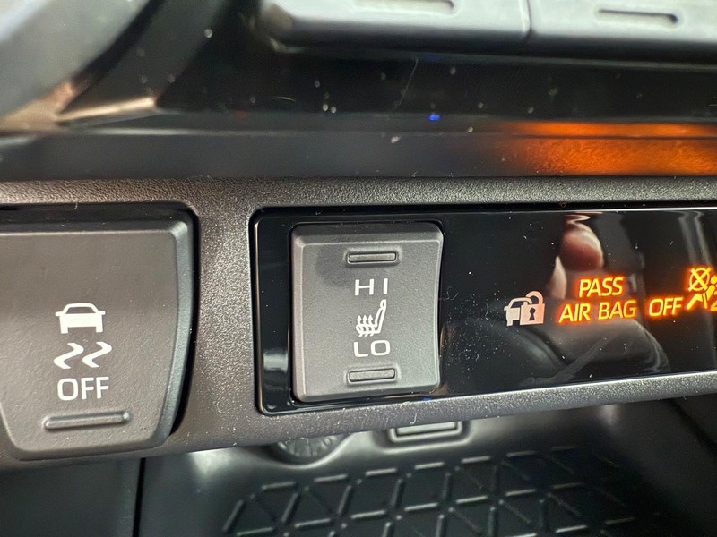 Toyota RAV4 Vehicle Image 18