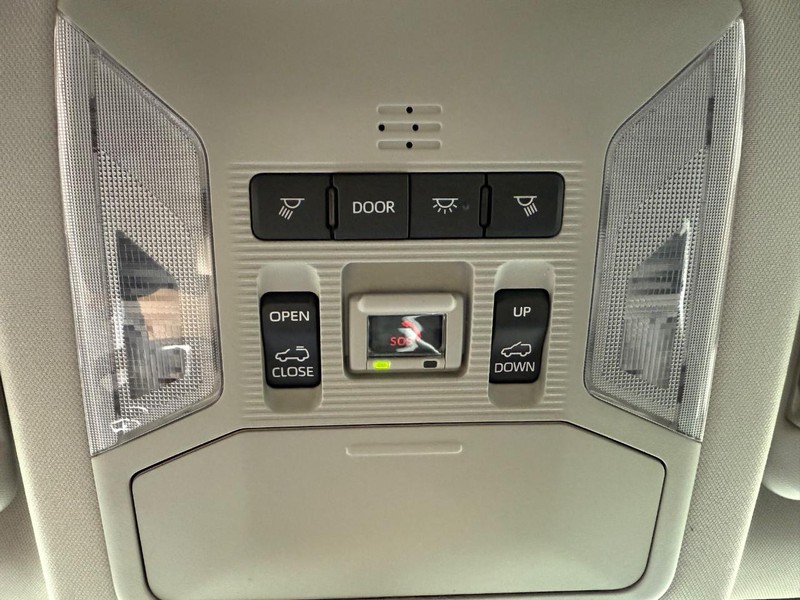 Toyota RAV4 Vehicle Image 24