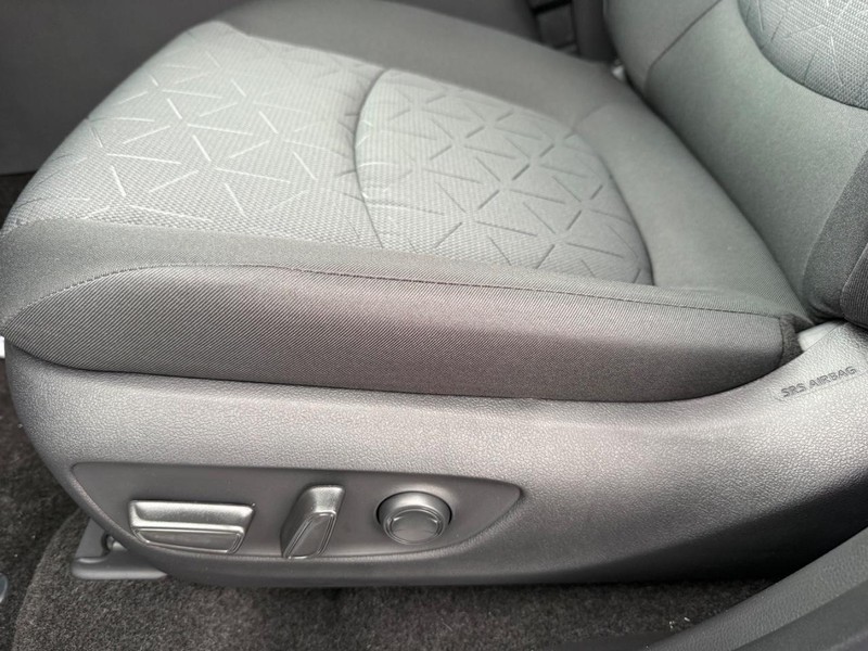 Toyota RAV4 Vehicle Image 28