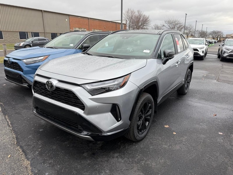 Toyota RAV4 Vehicle Image 02