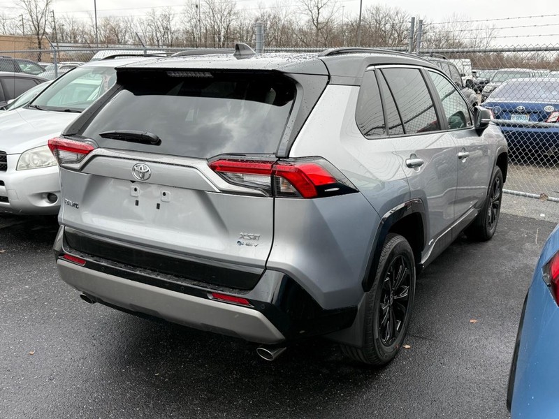 Toyota RAV4 Vehicle Image 04