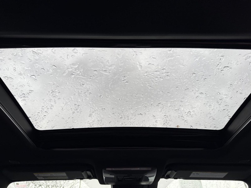 Toyota RAV4 Vehicle Image 12