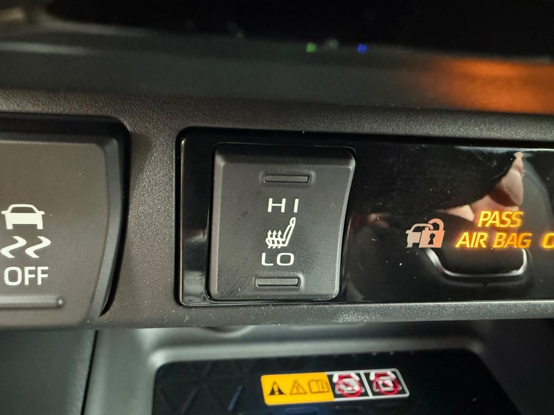 Toyota RAV4 Vehicle Image 18