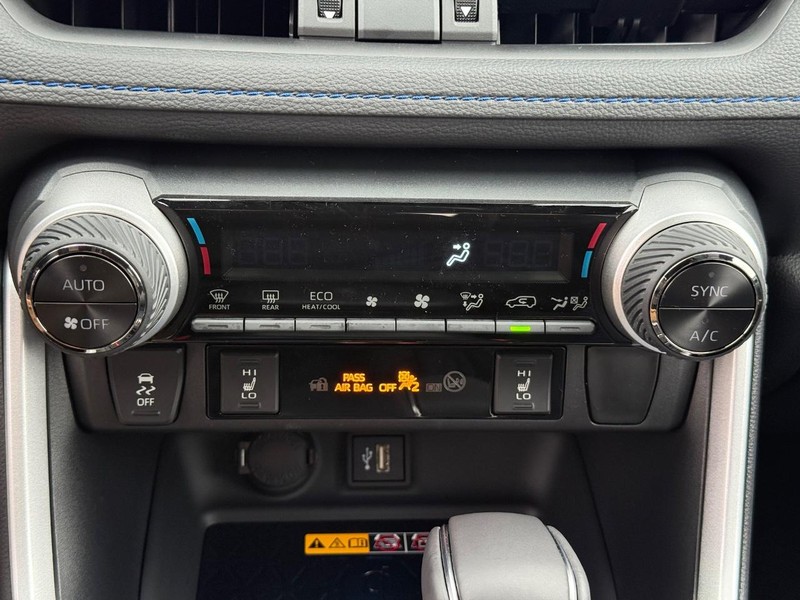 Toyota RAV4 Vehicle Image 21