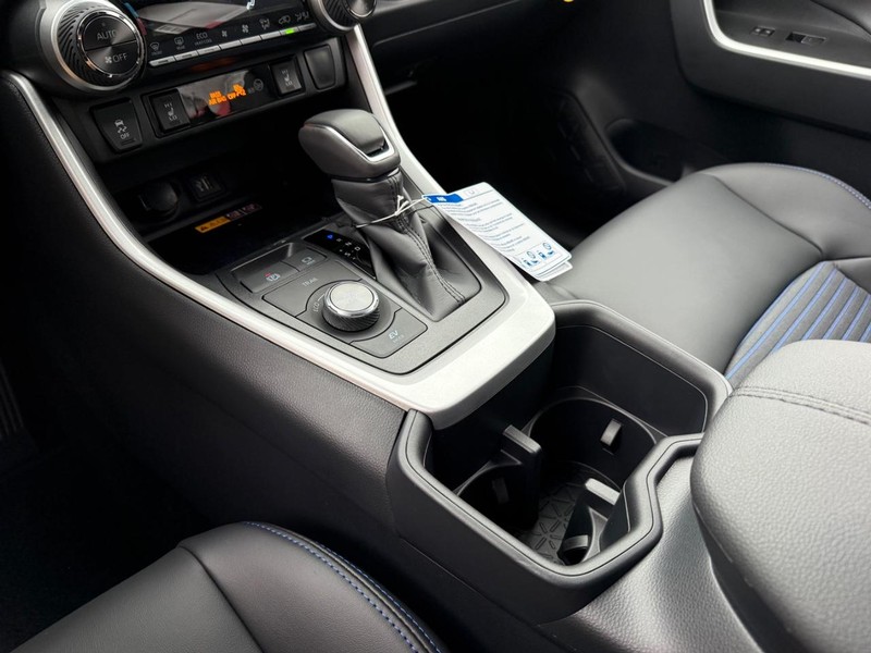 Toyota RAV4 Vehicle Image 22