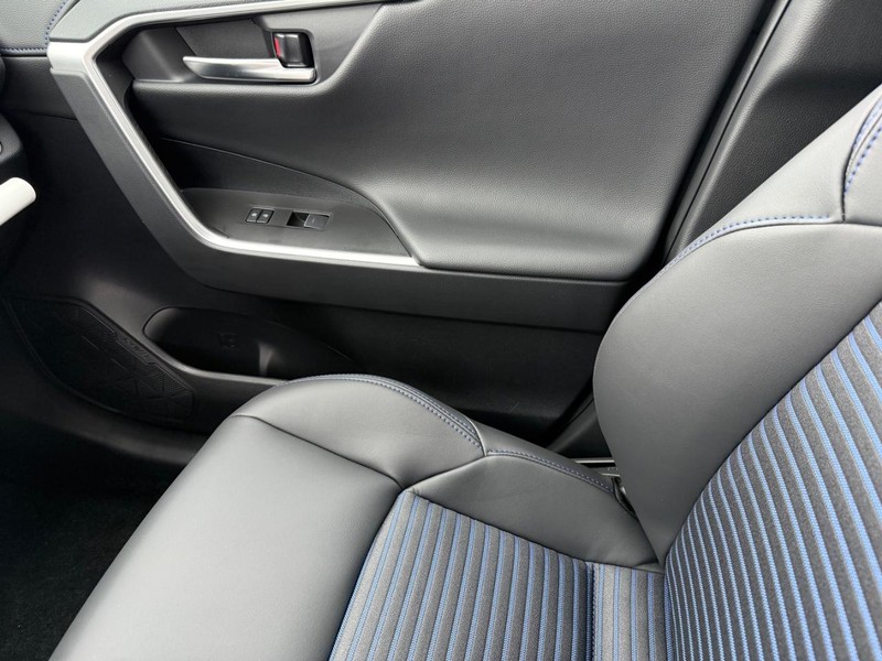 Toyota RAV4 Vehicle Image 23