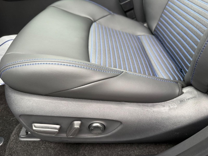 Toyota RAV4 Vehicle Image 28