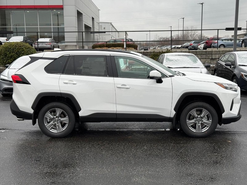 Toyota RAV4 Vehicle Image 02