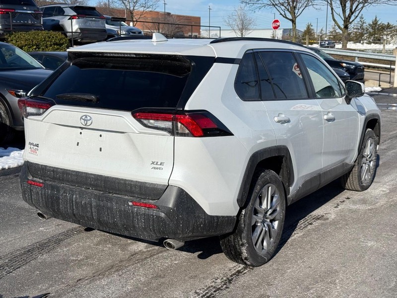 Toyota RAV4 Vehicle Image 03