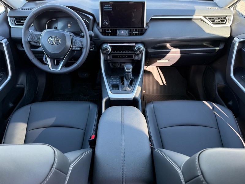 Toyota RAV4 Vehicle Image 13