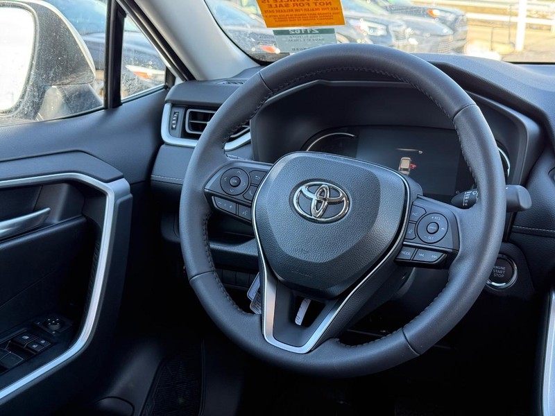 Toyota RAV4 Vehicle Image 14