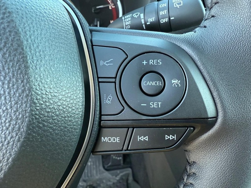 Toyota RAV4 Vehicle Image 16