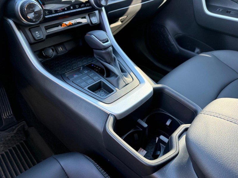 Toyota RAV4 Vehicle Image 21