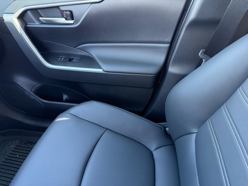 Toyota RAV4 Vehicle Image 22