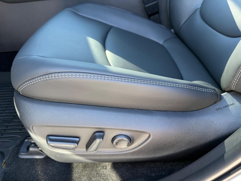 Toyota RAV4 Vehicle Image 27