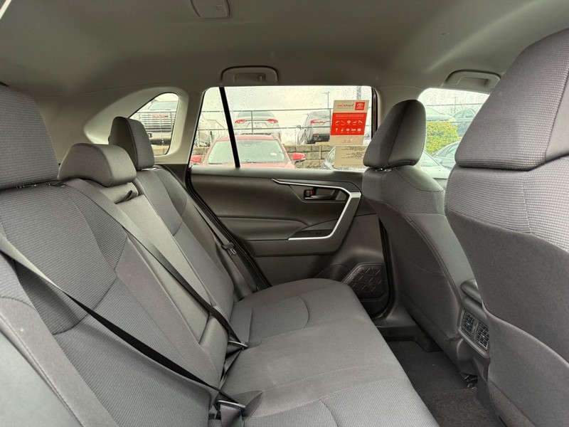 Toyota RAV4 Vehicle Image 10
