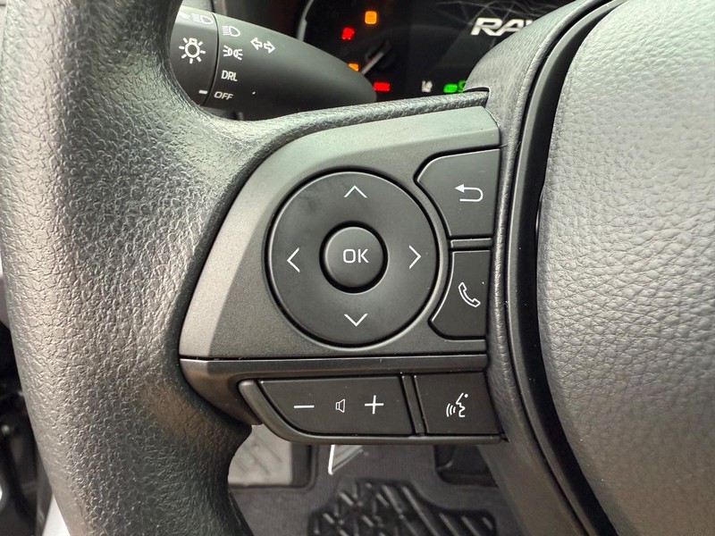 Toyota RAV4 Vehicle Image 13