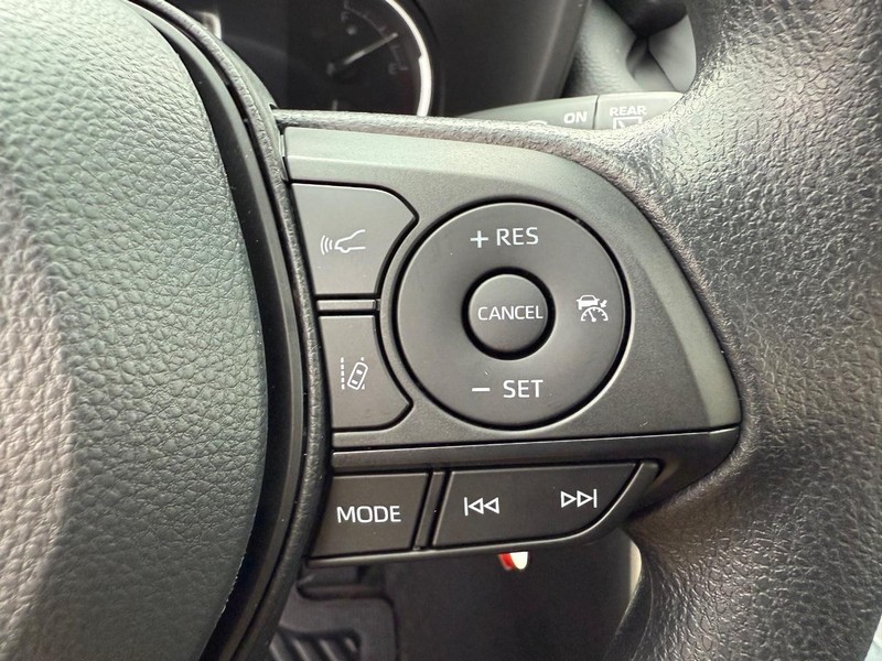 Toyota RAV4 Vehicle Image 14