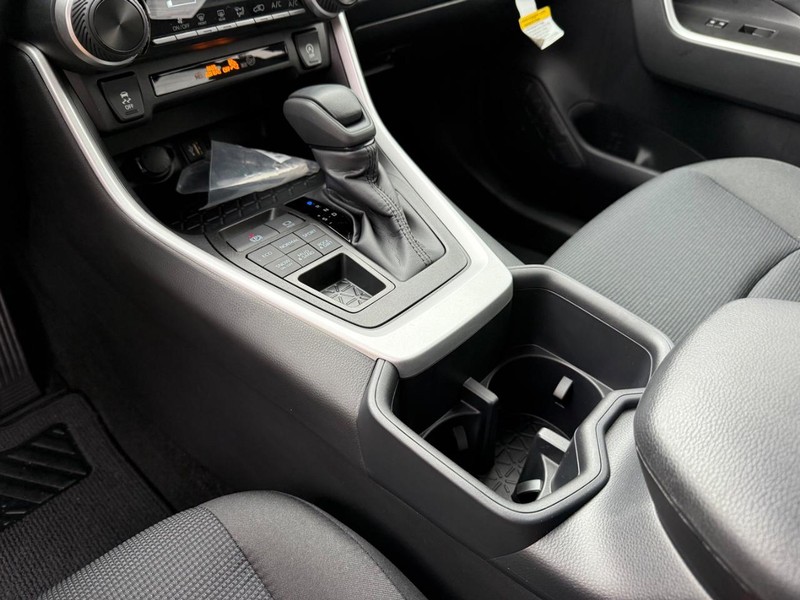 Toyota RAV4 Vehicle Image 18