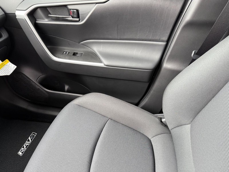 Toyota RAV4 Vehicle Image 19