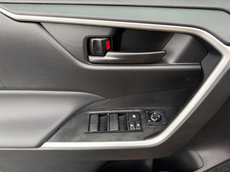 Toyota RAV4 Vehicle Image 22