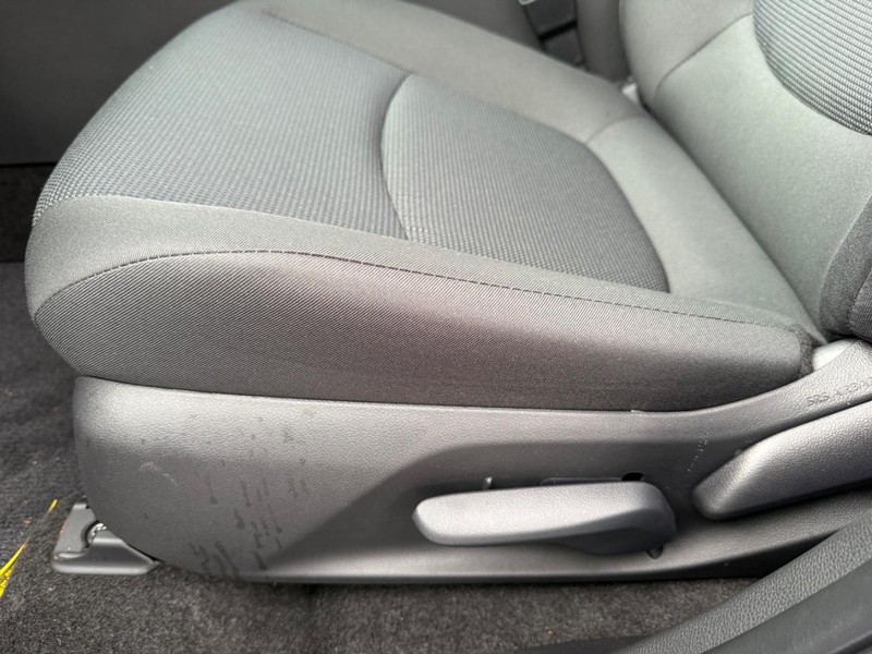 Toyota RAV4 Vehicle Image 23