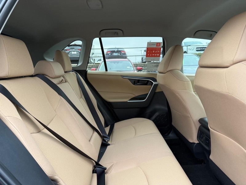 Toyota RAV4 Vehicle Image 10