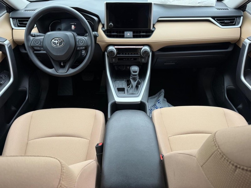 Toyota RAV4 Vehicle Image 11