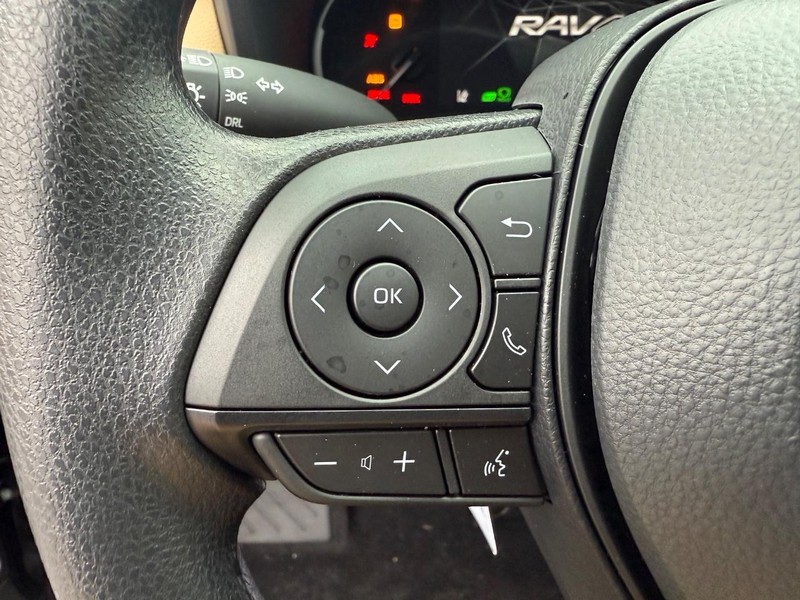 Toyota RAV4 Vehicle Image 13