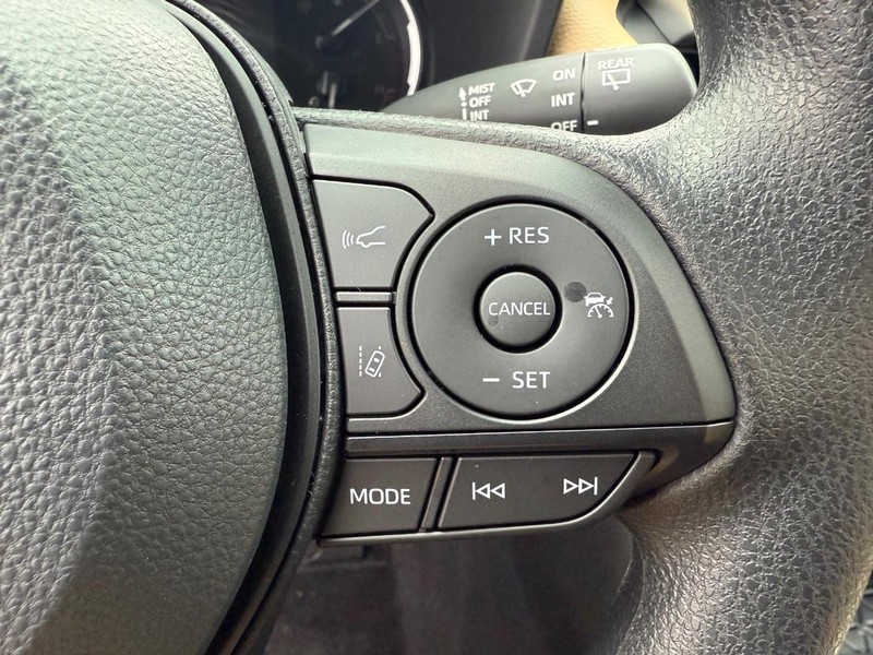 Toyota RAV4 Vehicle Image 14