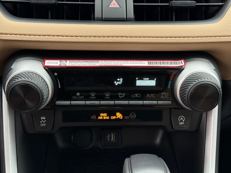 Toyota RAV4 Vehicle Image 17