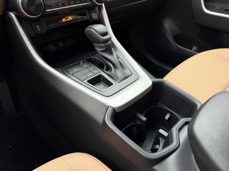 Toyota RAV4 Vehicle Image 18