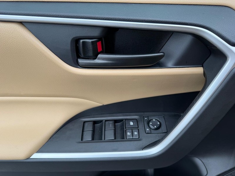 Toyota RAV4 Vehicle Image 22