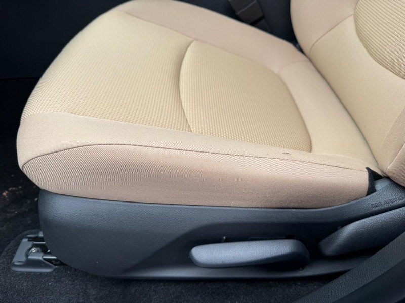 Toyota RAV4 Vehicle Image 23