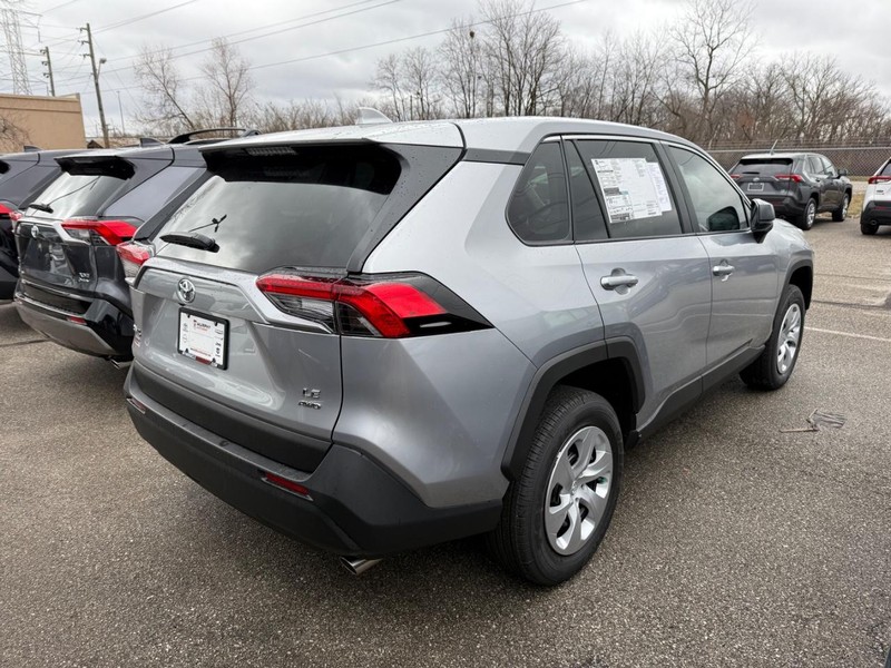 Toyota RAV4 Vehicle Image 04