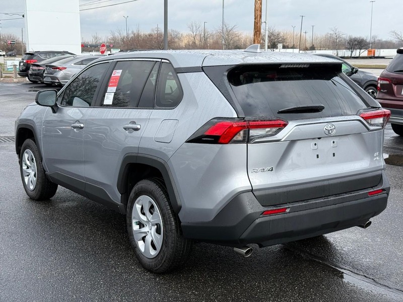 Toyota RAV4 Vehicle Image 05