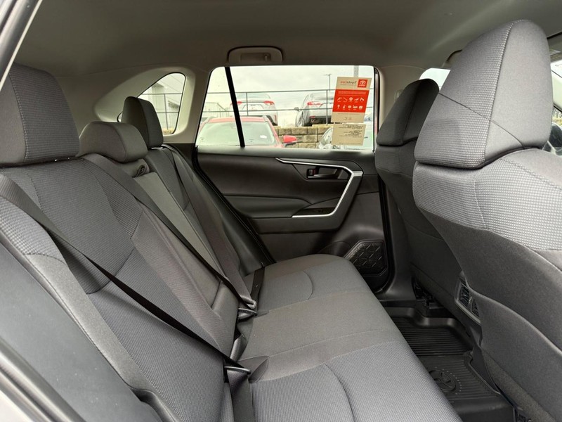 Toyota RAV4 Vehicle Image 10