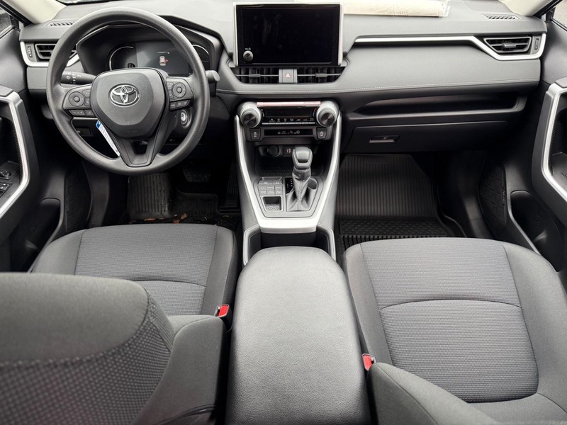 Toyota RAV4 Vehicle Image 11