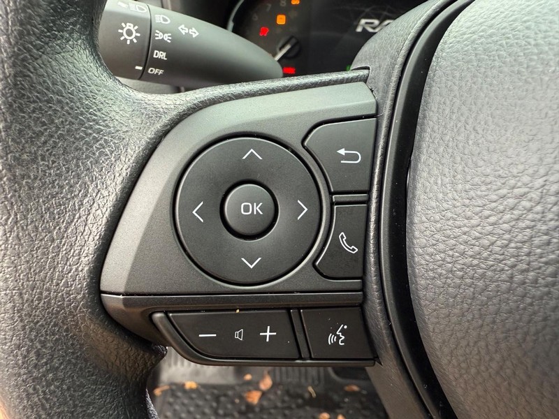 Toyota RAV4 Vehicle Image 13