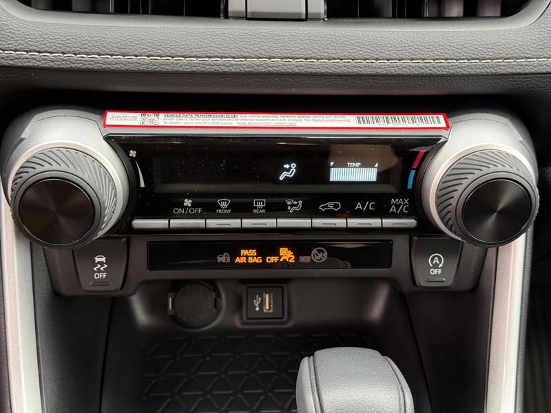 Toyota RAV4 Vehicle Image 17