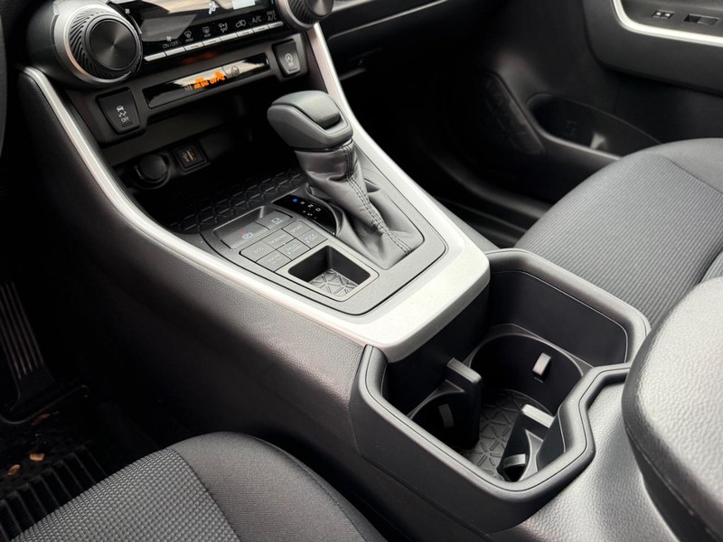 Toyota RAV4 Vehicle Image 18