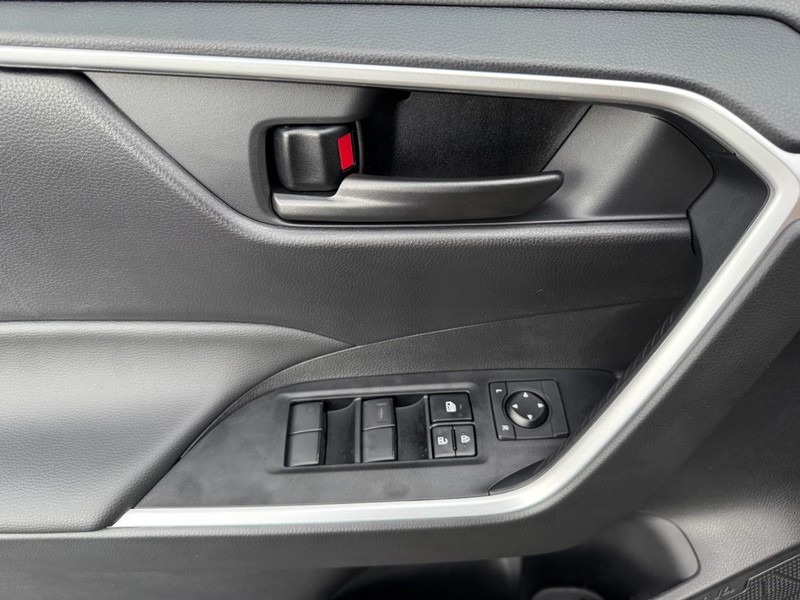 Toyota RAV4 Vehicle Image 22