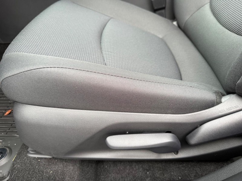 Toyota RAV4 Vehicle Image 23