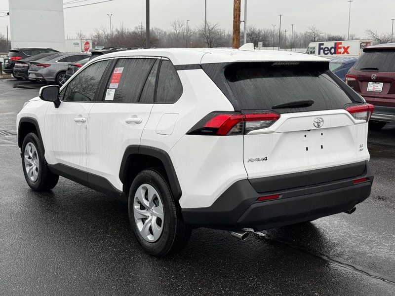 Toyota RAV4 Vehicle Image 05