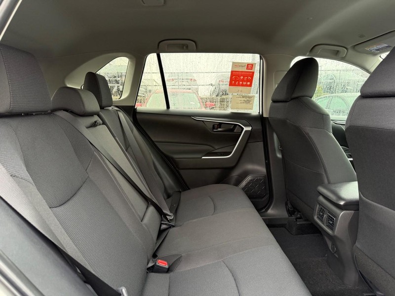 Toyota RAV4 Vehicle Image 10