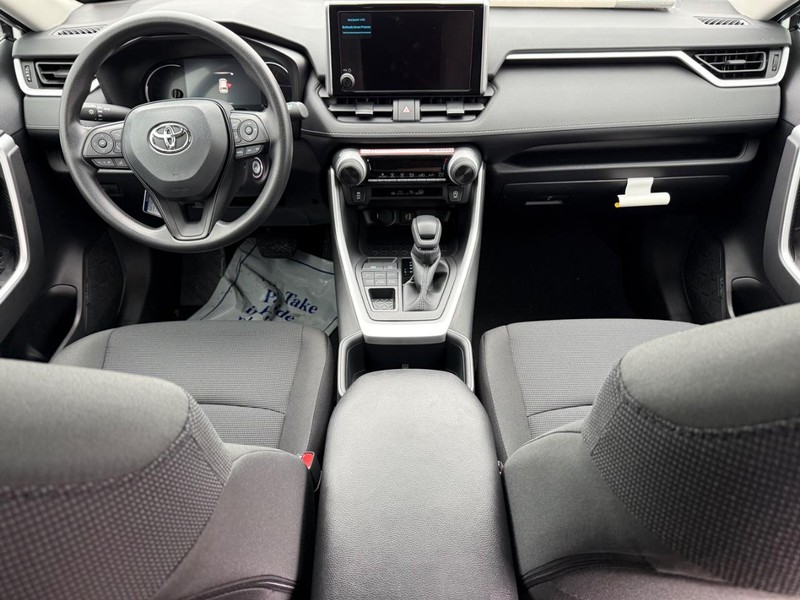 Toyota RAV4 Vehicle Image 11