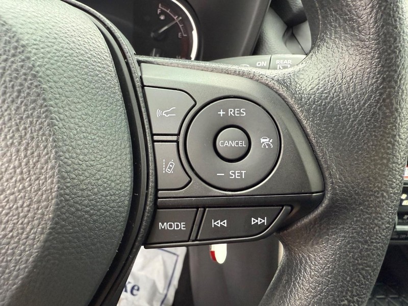 Toyota RAV4 Vehicle Image 14