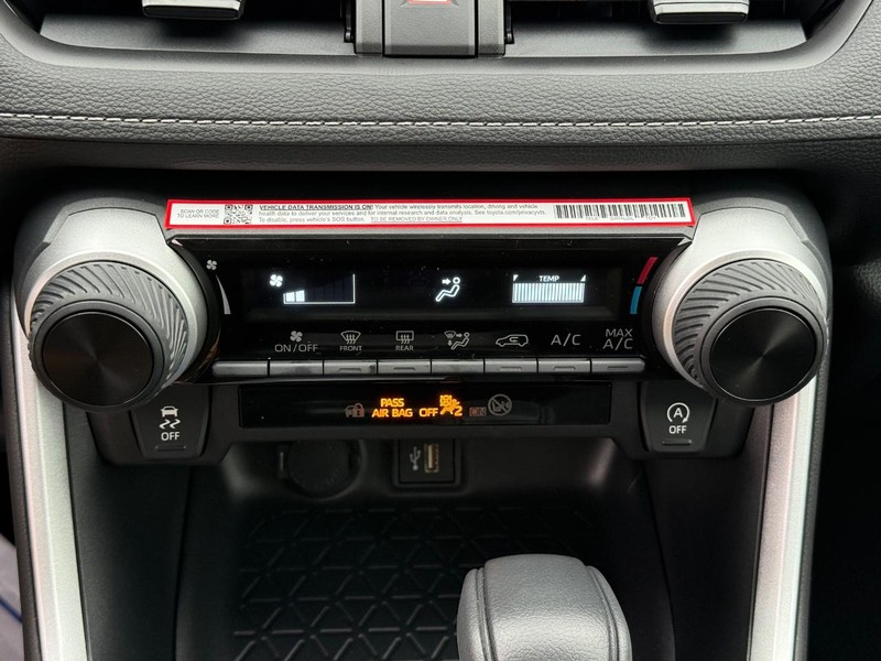 Toyota RAV4 Vehicle Image 17