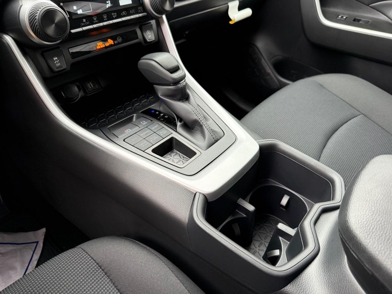 Toyota RAV4 Vehicle Image 18