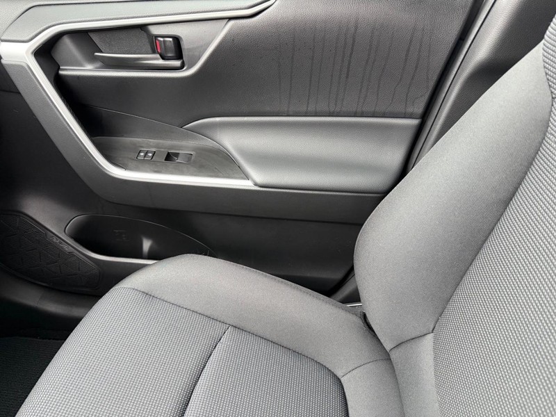 Toyota RAV4 Vehicle Image 19